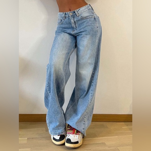 Denim - Wide Leg Jeans with Pockets